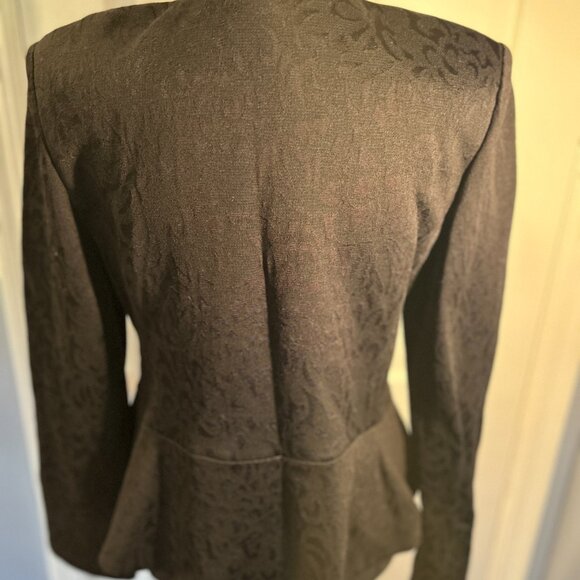 St. John Black Jacquard Peplum Jacket with draped Ruffle Front, Sz 6 - Picture 5 of 9